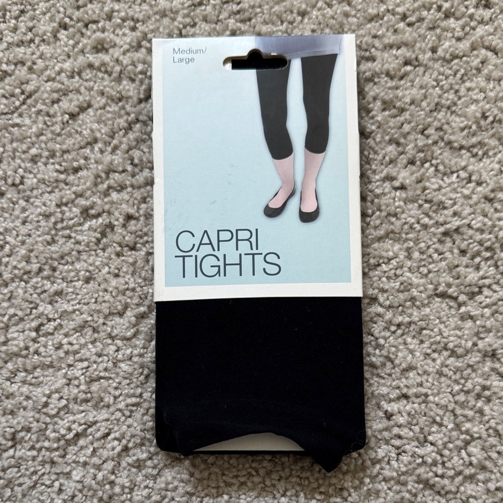 NWT Black Capri Tights (Medium/Large)